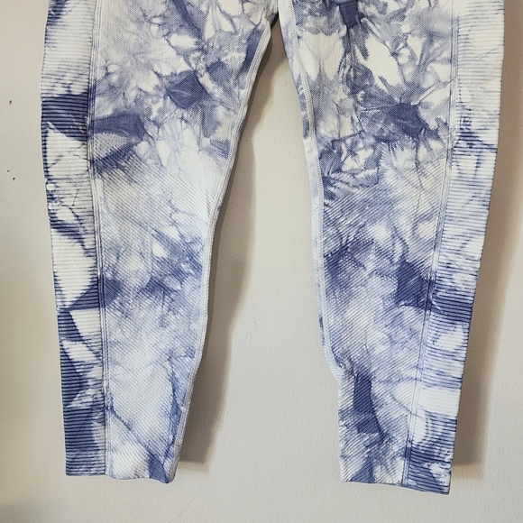 Offline By Aerie Size Large Blue & White Ice Tie Dye Ribbed Seamless Leggings - Picture 5 of 7